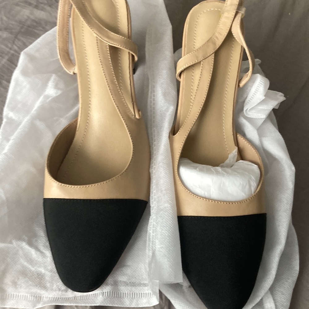 beige/black low heels